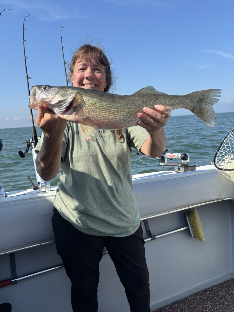 Stray-Cat-Fishing-Charters-Woman-Fishing-Home-Page-image